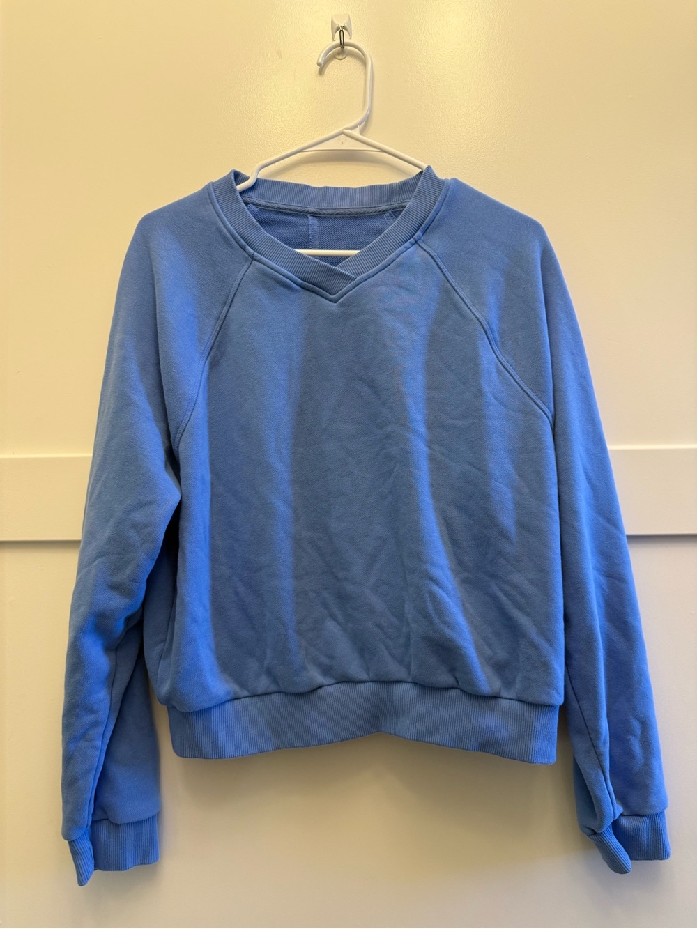 Vuori Sedona V-Neck Pullover Sweatshirt Blue Cotton Blend Raglan Medium